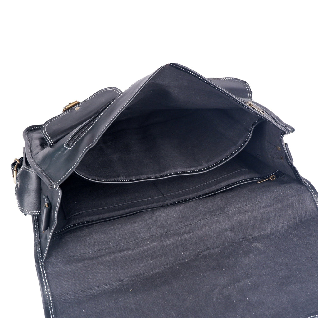 The Retro Black +  FREE Toiletry Bag
