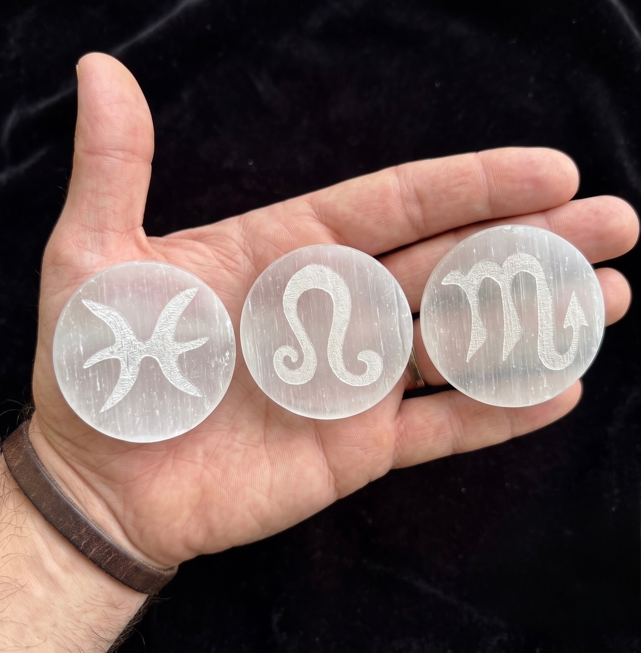 Zodiac Selenite Cleansing Coin – Crystal Cleansing & Astrology Energy Disc