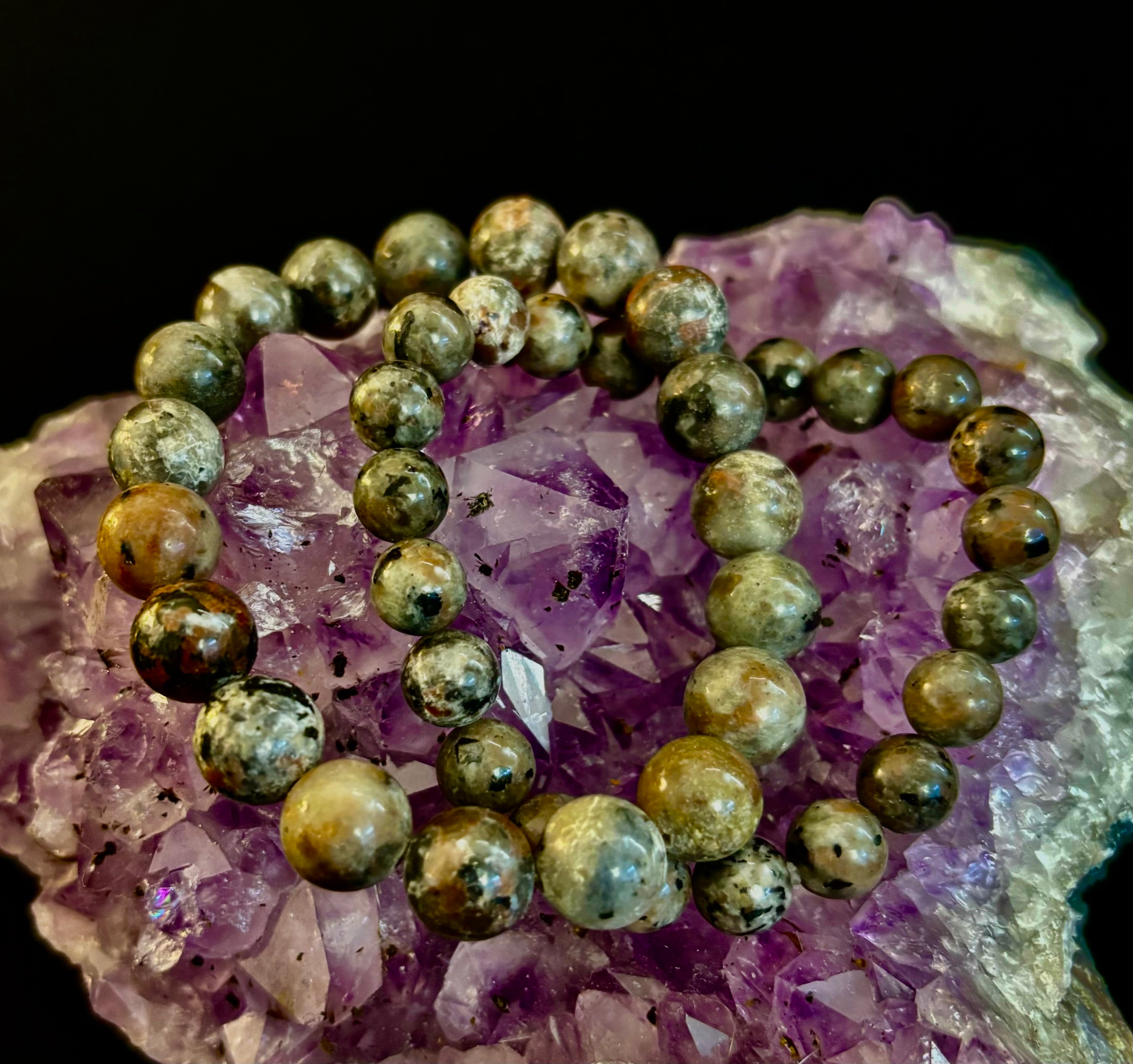 Yooperlite Grounding Bracelet – Natural UV Reactive Stone