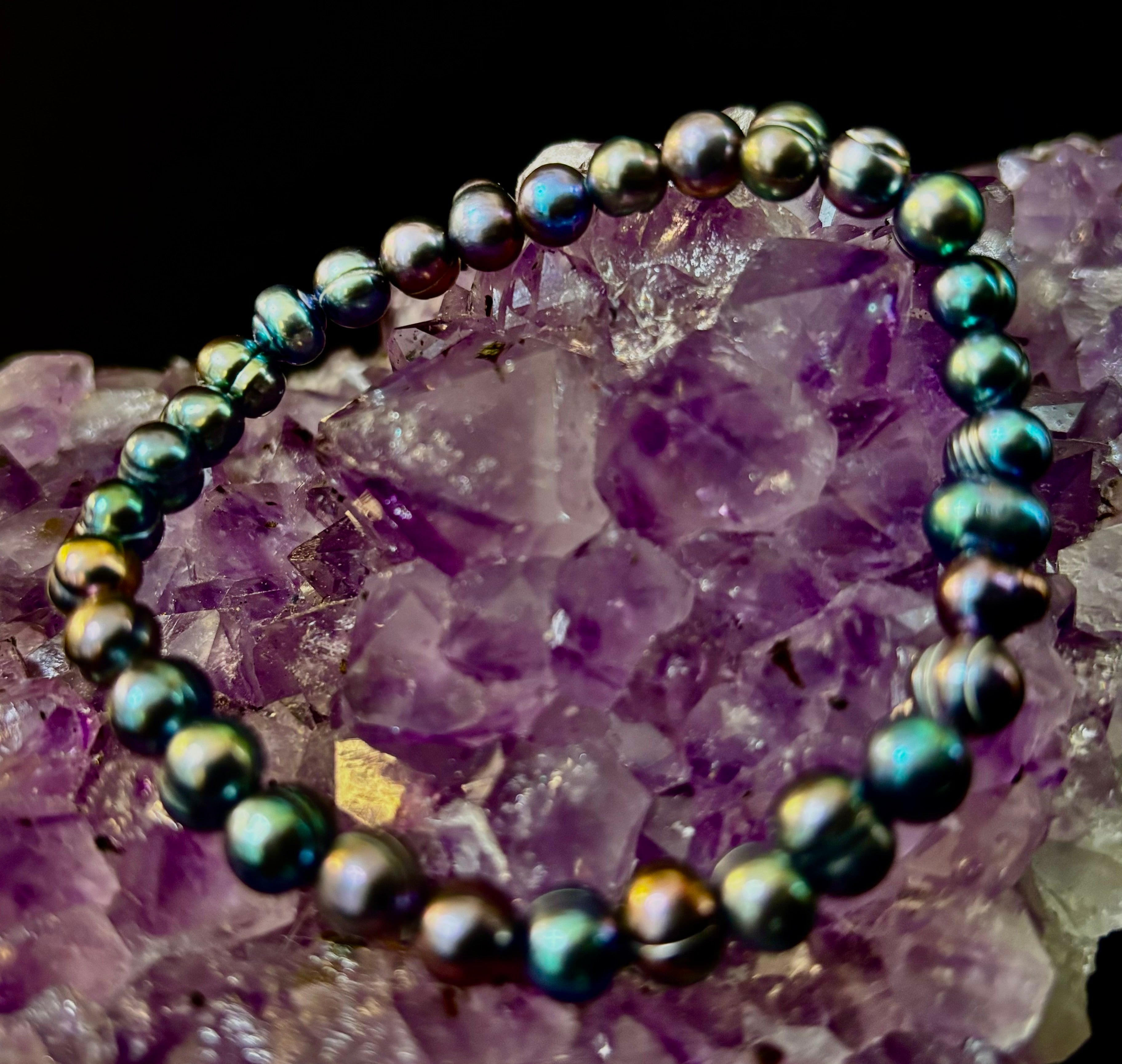Iridescent Peacock Freshwater Pearl Bracelet – Natural Pearl Bracelet for Medium Wrists