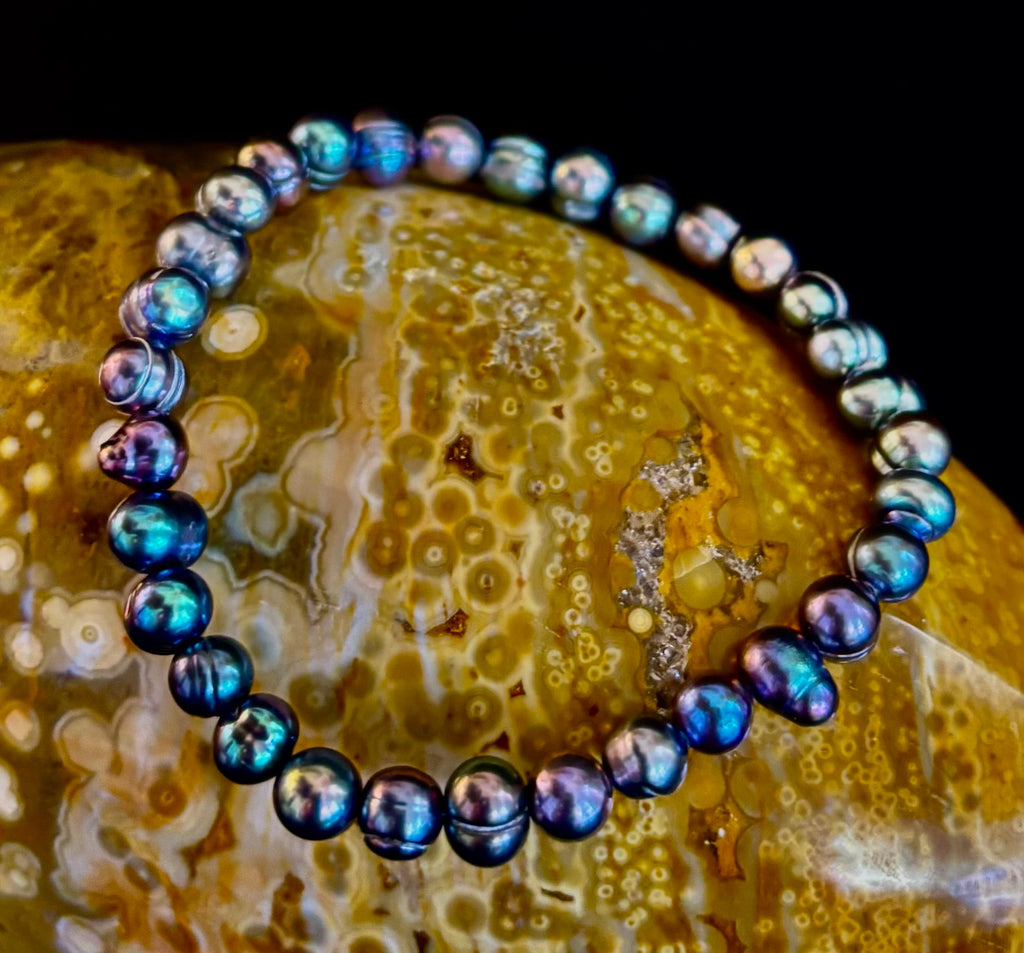 Iridescent Peacock Freshwater Pearl Bracelet – Natural Pearl Bracelet for Medium Wrists