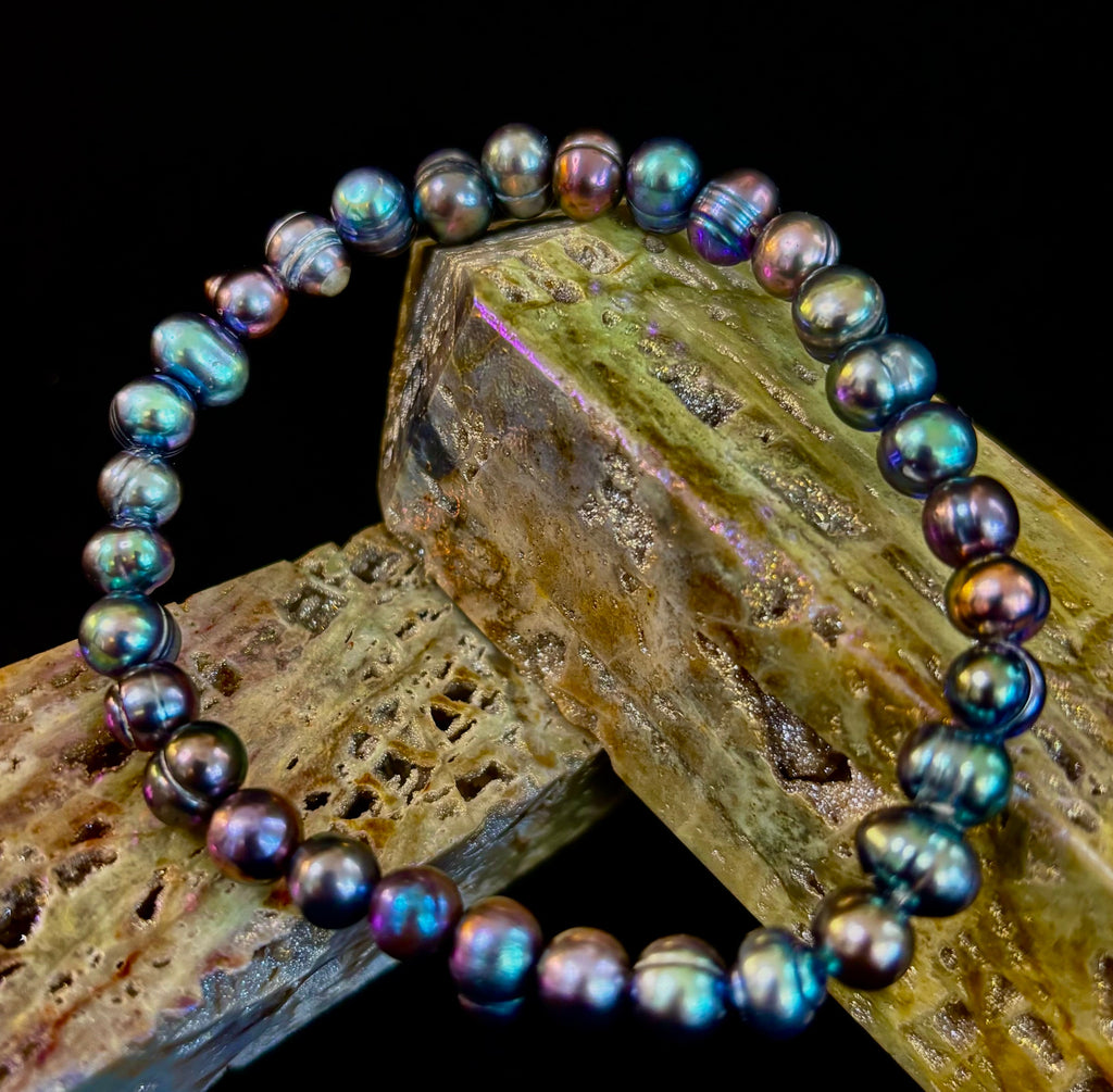 Iridescent Peacock Freshwater Pearl Bracelet – Natural Pearl Bracelet for Medium Wrists