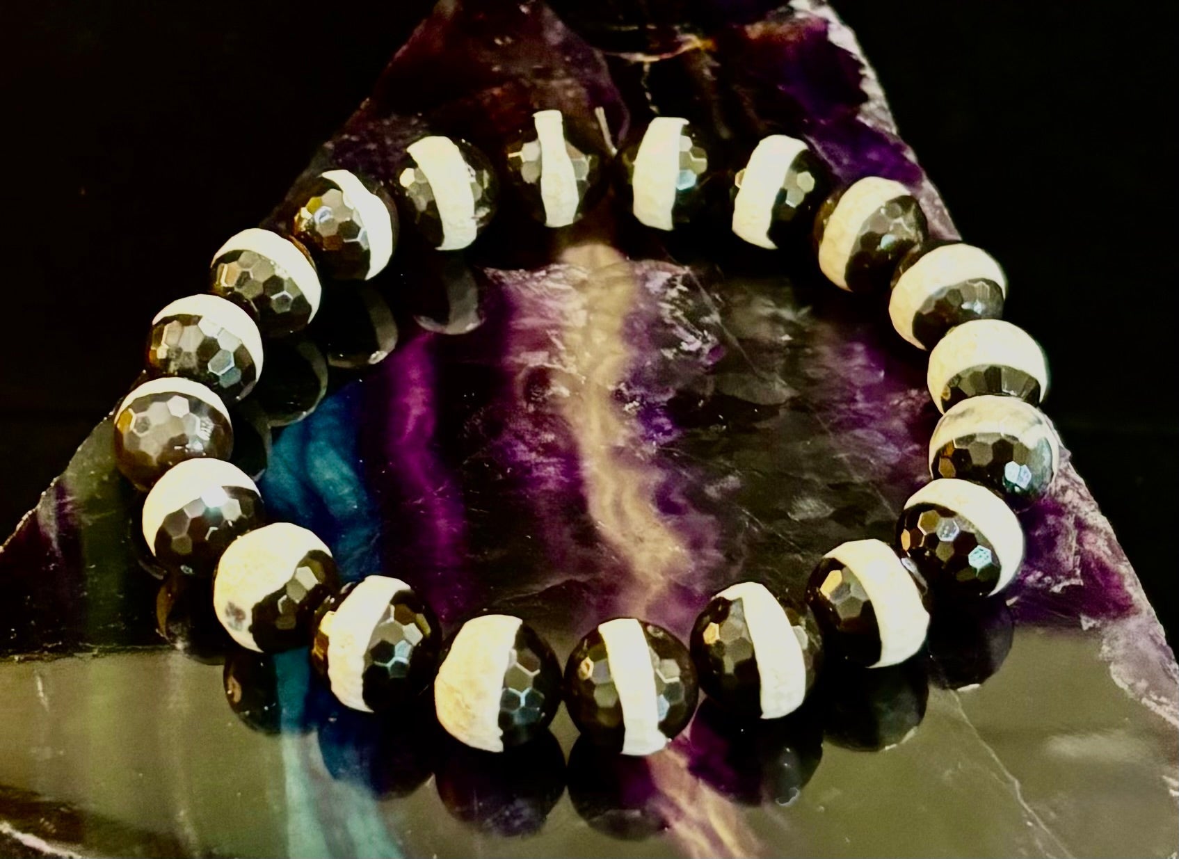 Tibetan Agate Protection Bracelet – Faceted Energy Beads (8mm / 10mm)