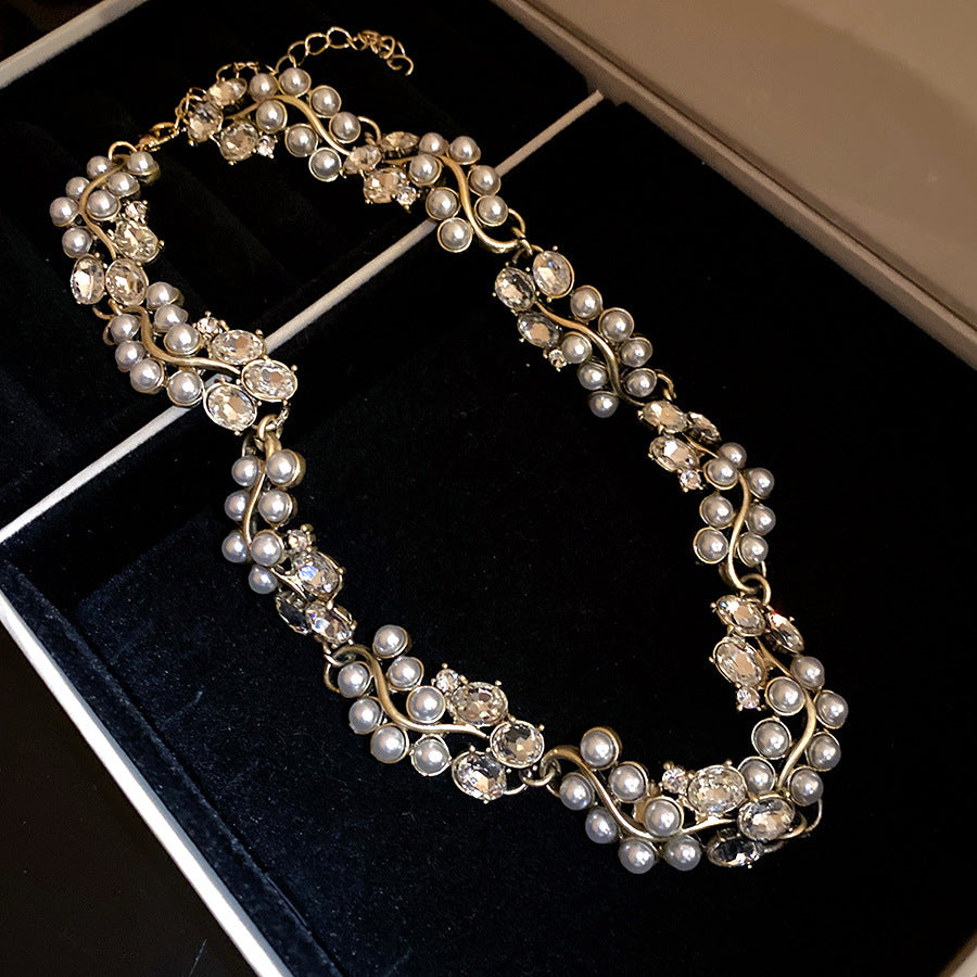 Women's Vintage Court Style Clavicle Chain Light Jewelry Set