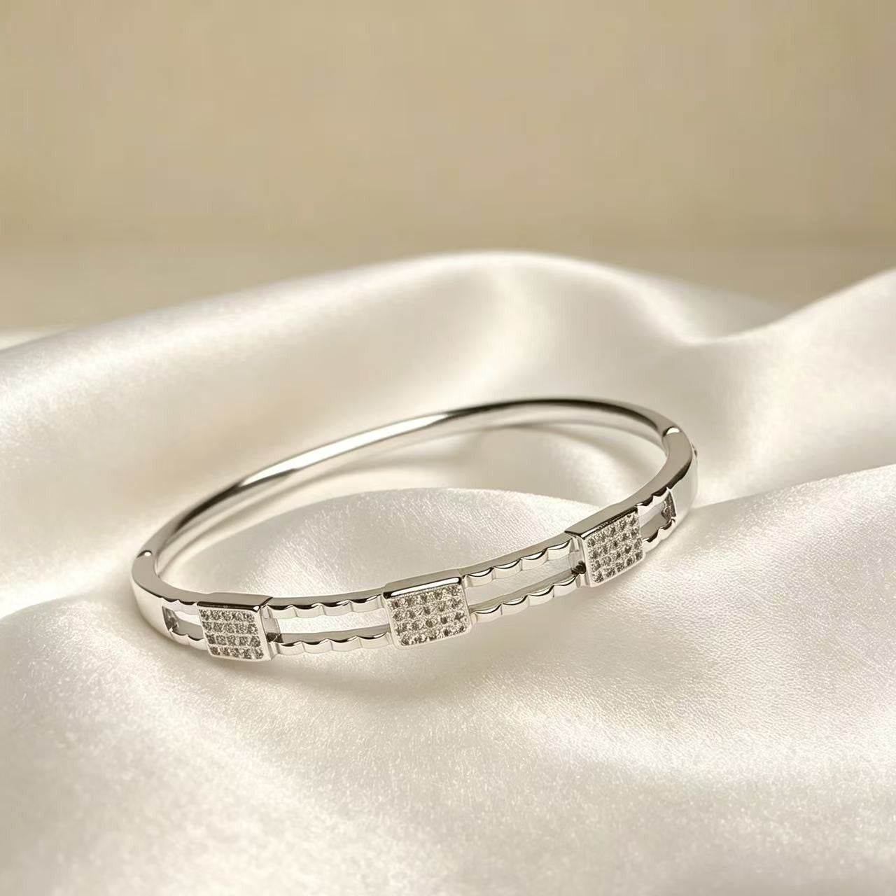 Full Diamond Female Light Luxury Minority Design Hollow Square Fashion Bracelets