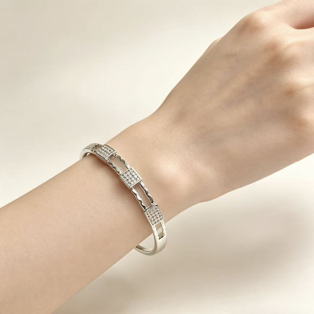 Full Diamond Female Light Luxury Minority Design Hollow Square Fashion Bracelets