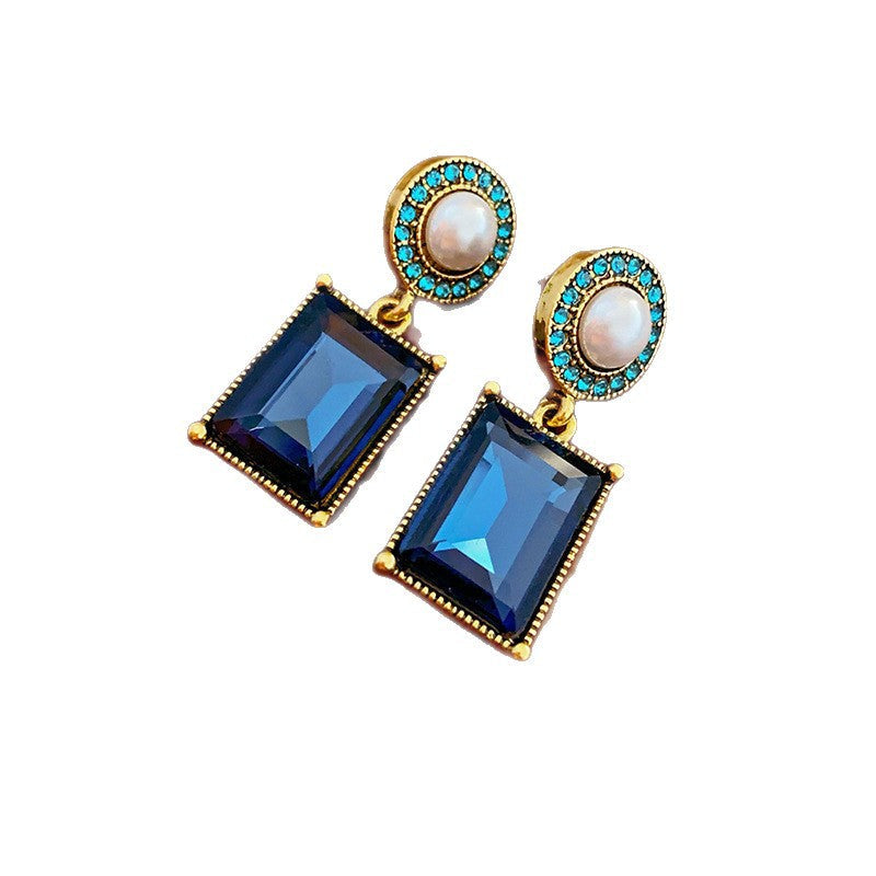 Women's Vintage Court Style Clavicle Chain Light Jewelry Set