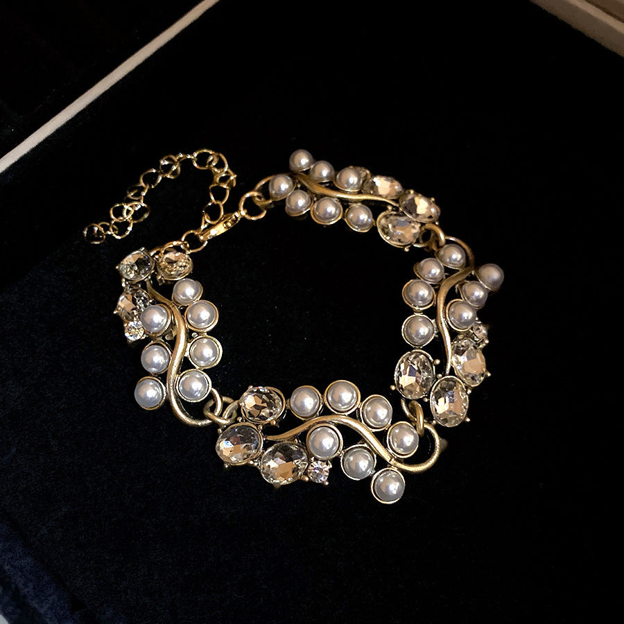 Women's Vintage Court Style Clavicle Chain Light Jewelry Set