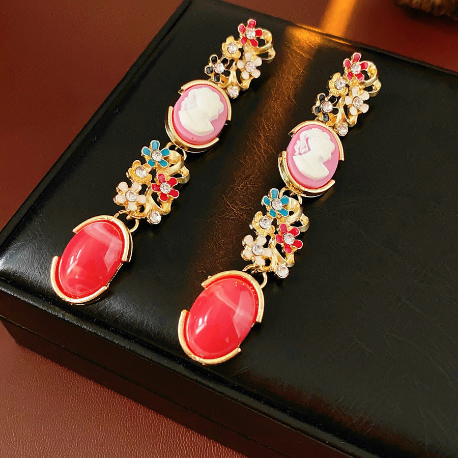 Women's Vintage Court Style Clavicle Chain Light Jewelry Set