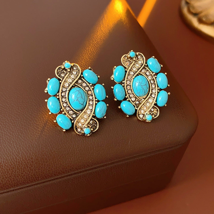 Women's Vintage Court Style Clavicle Chain Light Jewelry Set