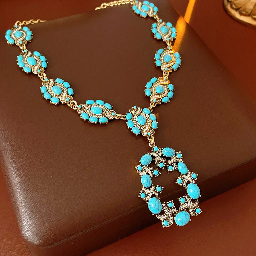 Women's Vintage Court Style Clavicle Chain Light Jewelry Set