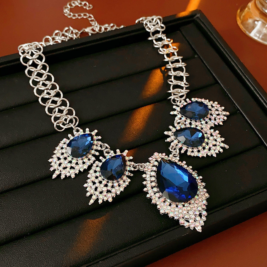 Women's Vintage Court Style Clavicle Chain Light Jewelry Set