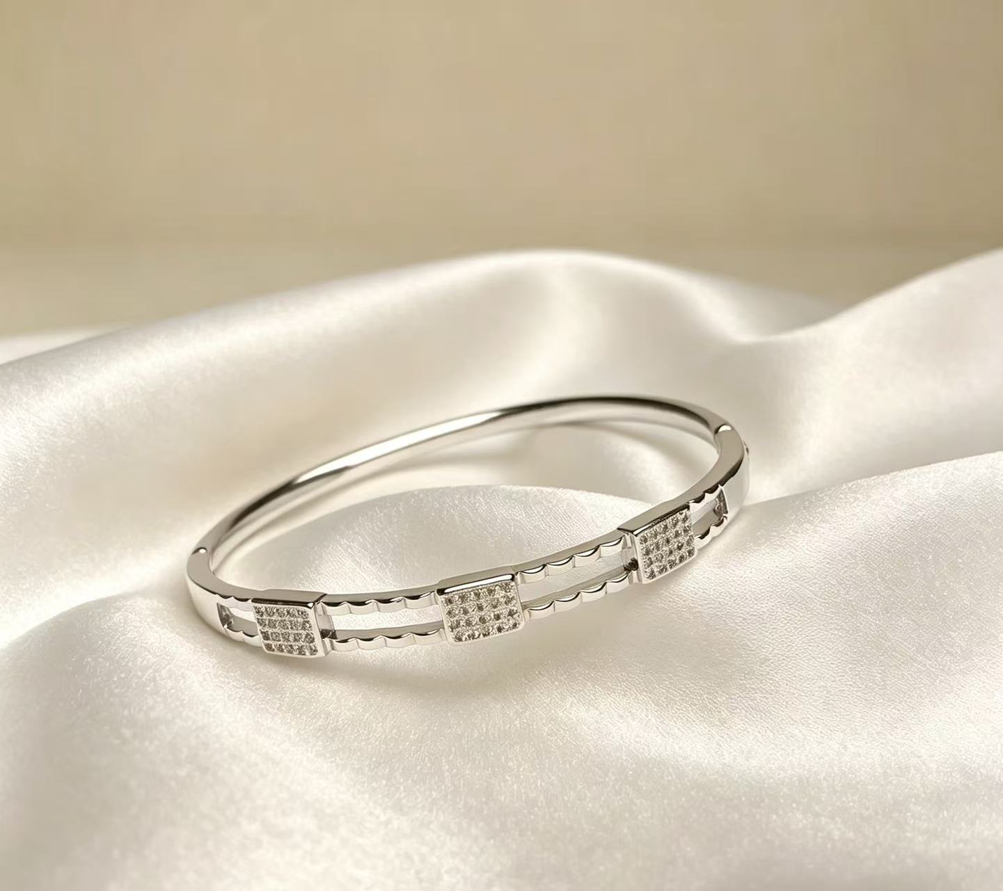 Full Diamond Female Light Luxury Minority Design Hollow Square Fashion Bracelets