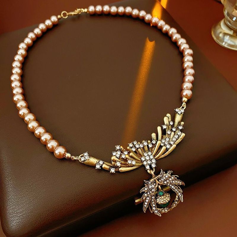 Women's Vintage Court Style Clavicle Chain Light Jewelry Set