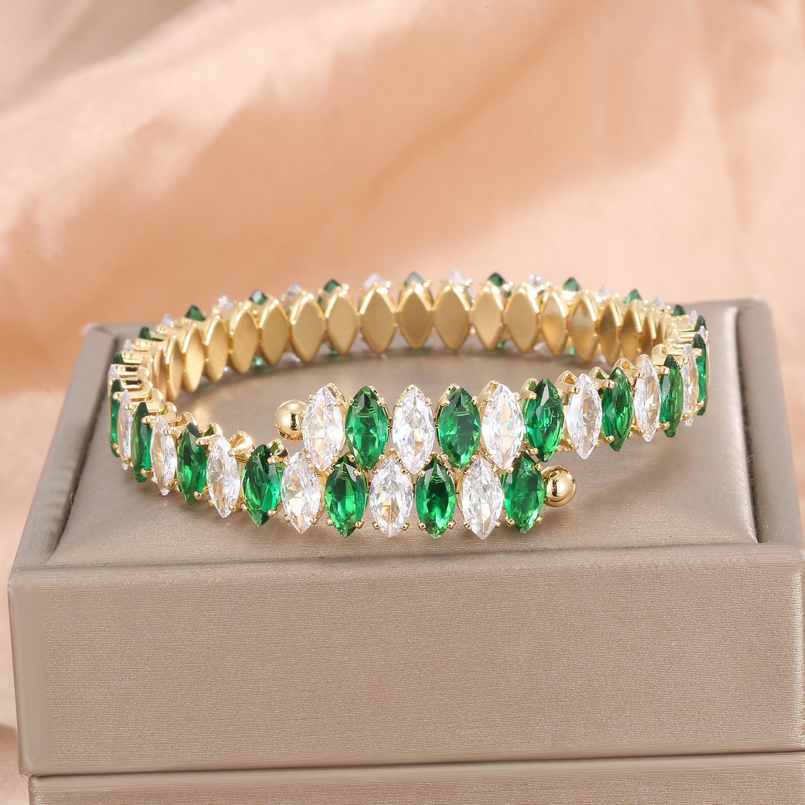 Light Luxury Exquisite Horse Eye Zircon Hand Rings